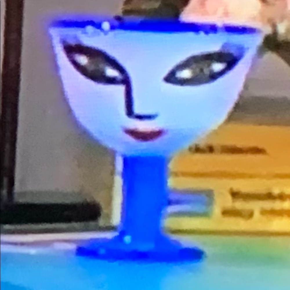 Not selling-in search of this vase.